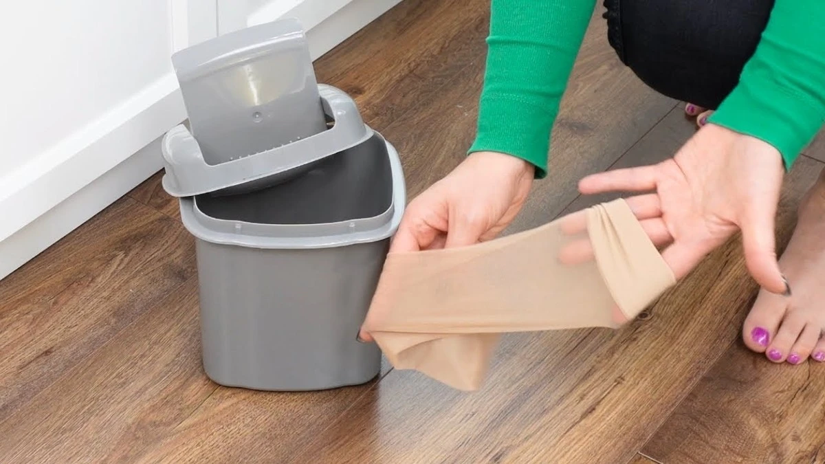 Aldona lærte mig et Nylon-trick: Fjerner alt støv på gulvet gratis - image 1