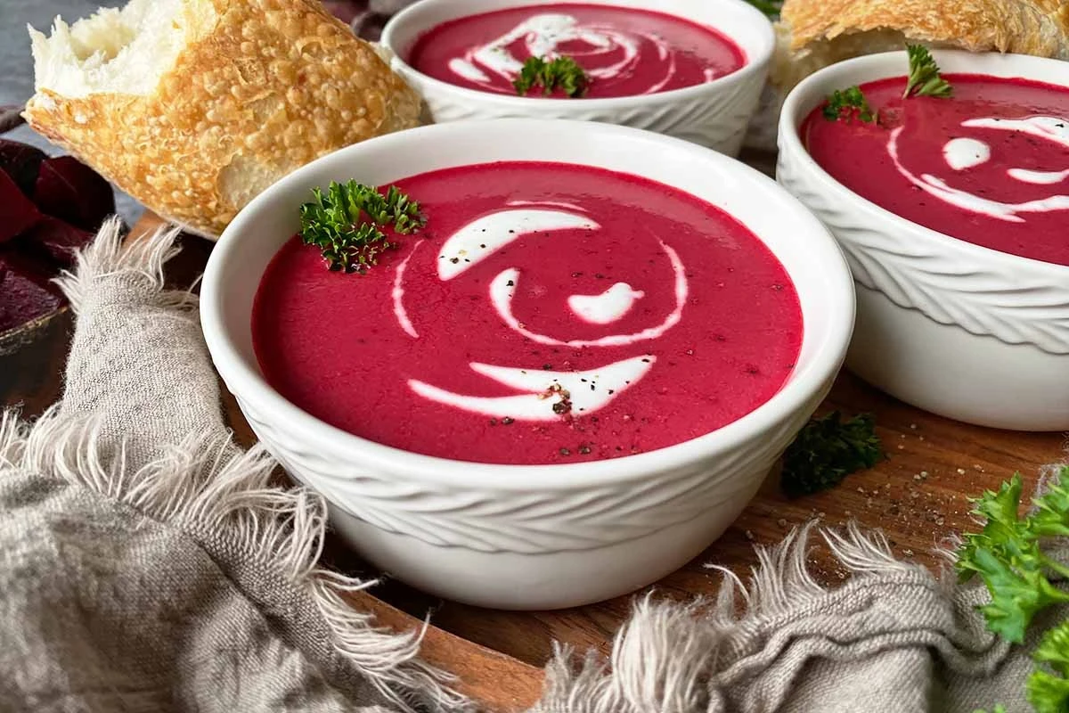 Cremet Rødbedesuppe: Kartofler og fløde gør Rødbeder børnevenlige på 30 minutter - image 1