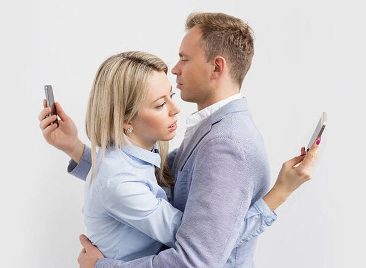 Din smartphone styrer dig: 3 metoder der giver kontrollen tilbage ifølge Bitkom - image 1
