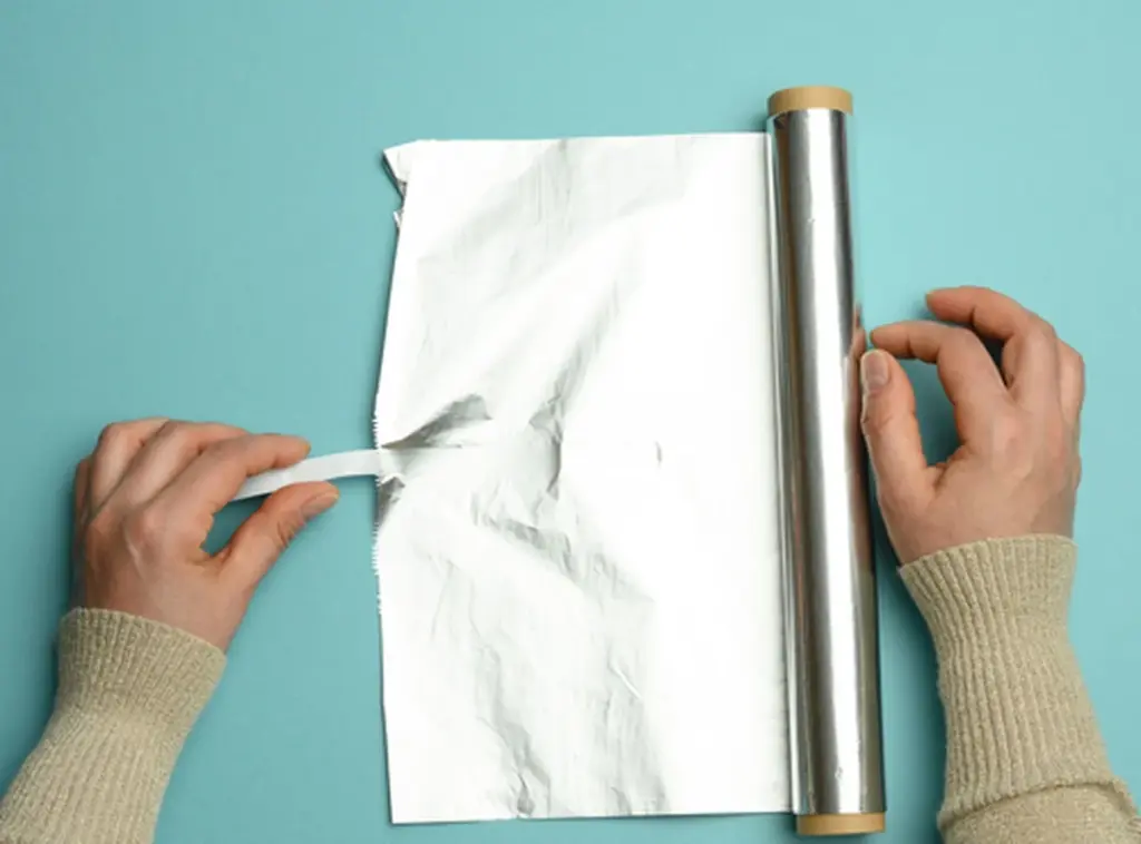 Knæsmerter: Derfor vikler mange aluminiumsfolie om leddet (ikke kun placeboeffekt)