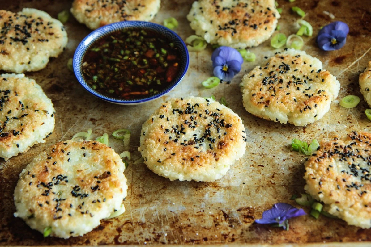 Lav sprøde Pandekager af Ris og Cheddar på 15 minutter - image 1